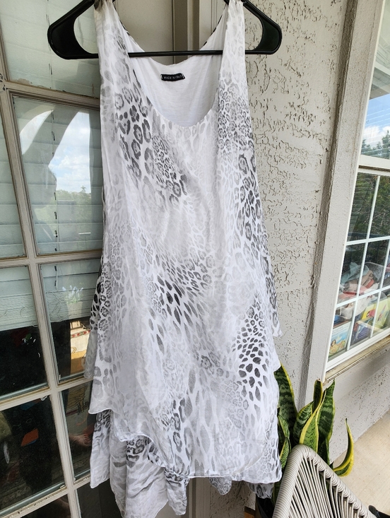 M Made In Italy Tops - Made In ITALY White & Gray Animal Print Sleeveless Tunic $60 MSRP